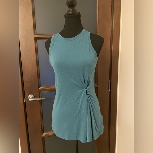 Athleta Radiate Tank Top with Blue Twist size xs - Picture 4 of 9